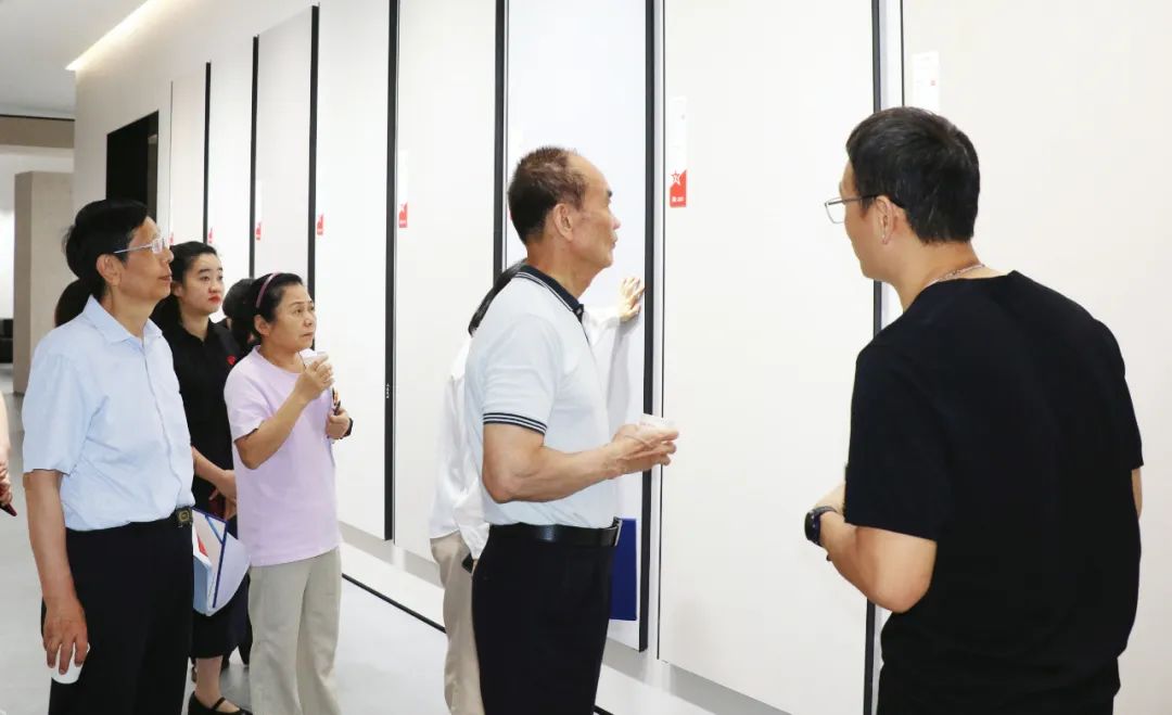 2024新銳榜專家評審團蒞臨大將軍瓷磚總部考察,點贊品牌實力!(圖3) 2024新銳榜專家評審團蒞臨大將軍瓷磚總部考察,點贊品牌實力!(圖3)